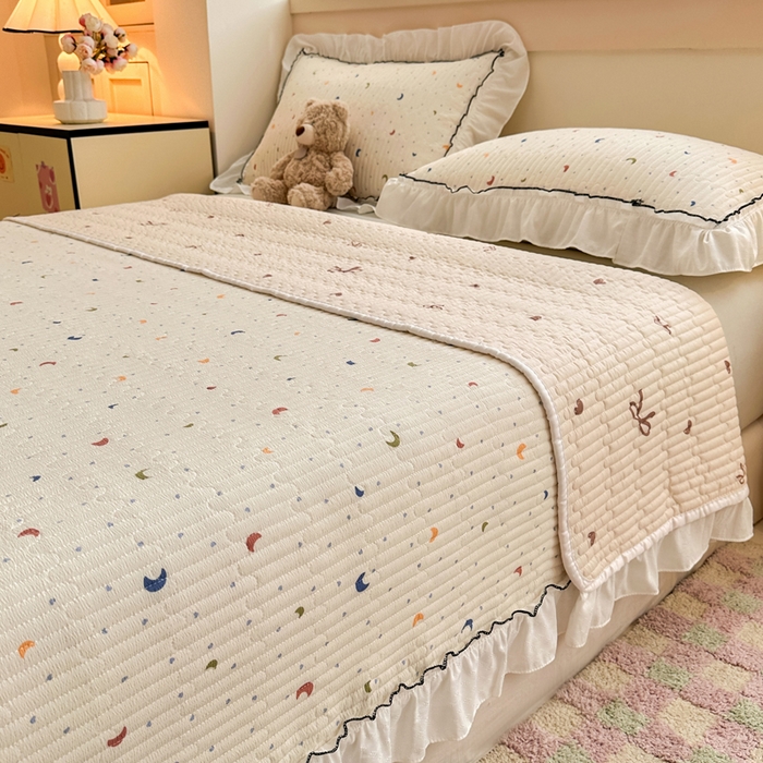 91家纺网 家纺一手货源 找家纺 岚吉家纺 2025新款有氧双层纱花边床盖系列月儿弯弯