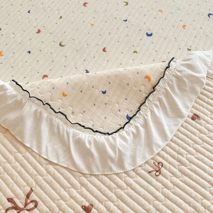 91家纺网 家纺一手货源 找家纺 岚吉家纺 2025新款有氧双层纱花边床盖系列月儿弯弯