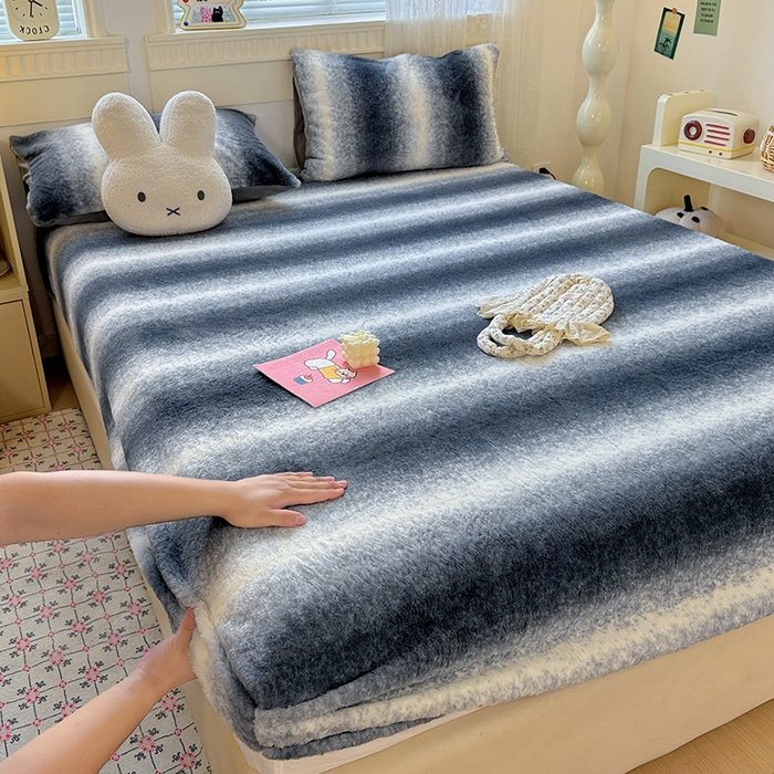 91家纺网 家纺一手货源 找家纺 2025新品兔毛印花单床笠 床笠-雾蓝