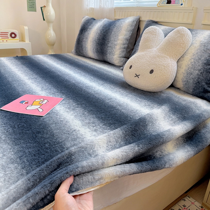 91家纺网 家纺一手货源 找家纺 2025新品兔毛印花单床笠 床笠-雾蓝