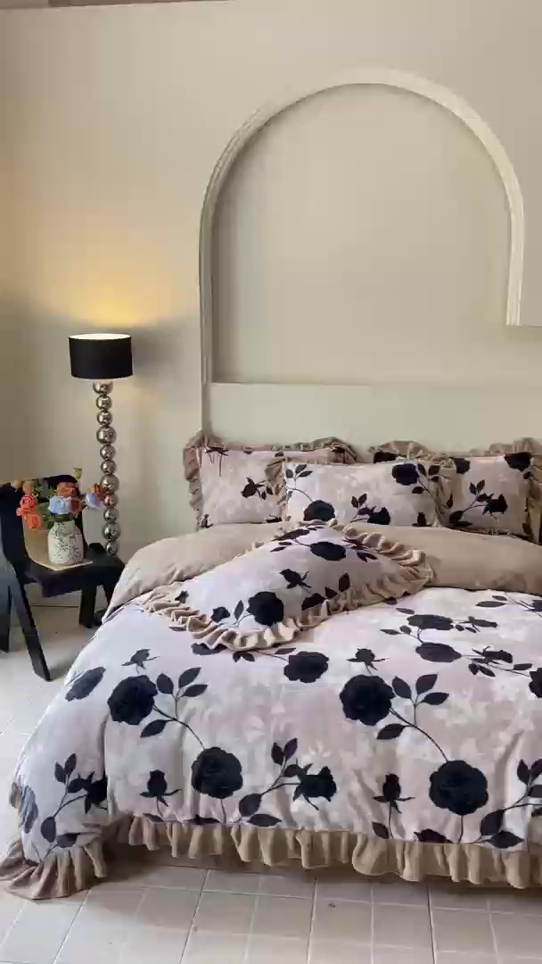 91家纺网 家纺一手货源 找家纺 （总）慕希家纺 2025新款高克重牛奶绒花边款四件套