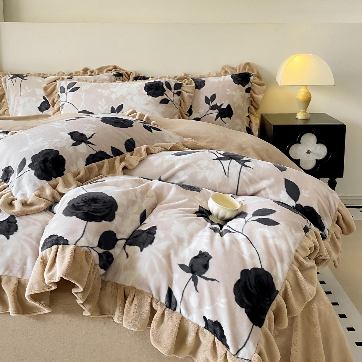 91家纺网 家纺一手货源 找家纺 （总）慕希家纺 2025新款高克重牛奶绒花边款四件套