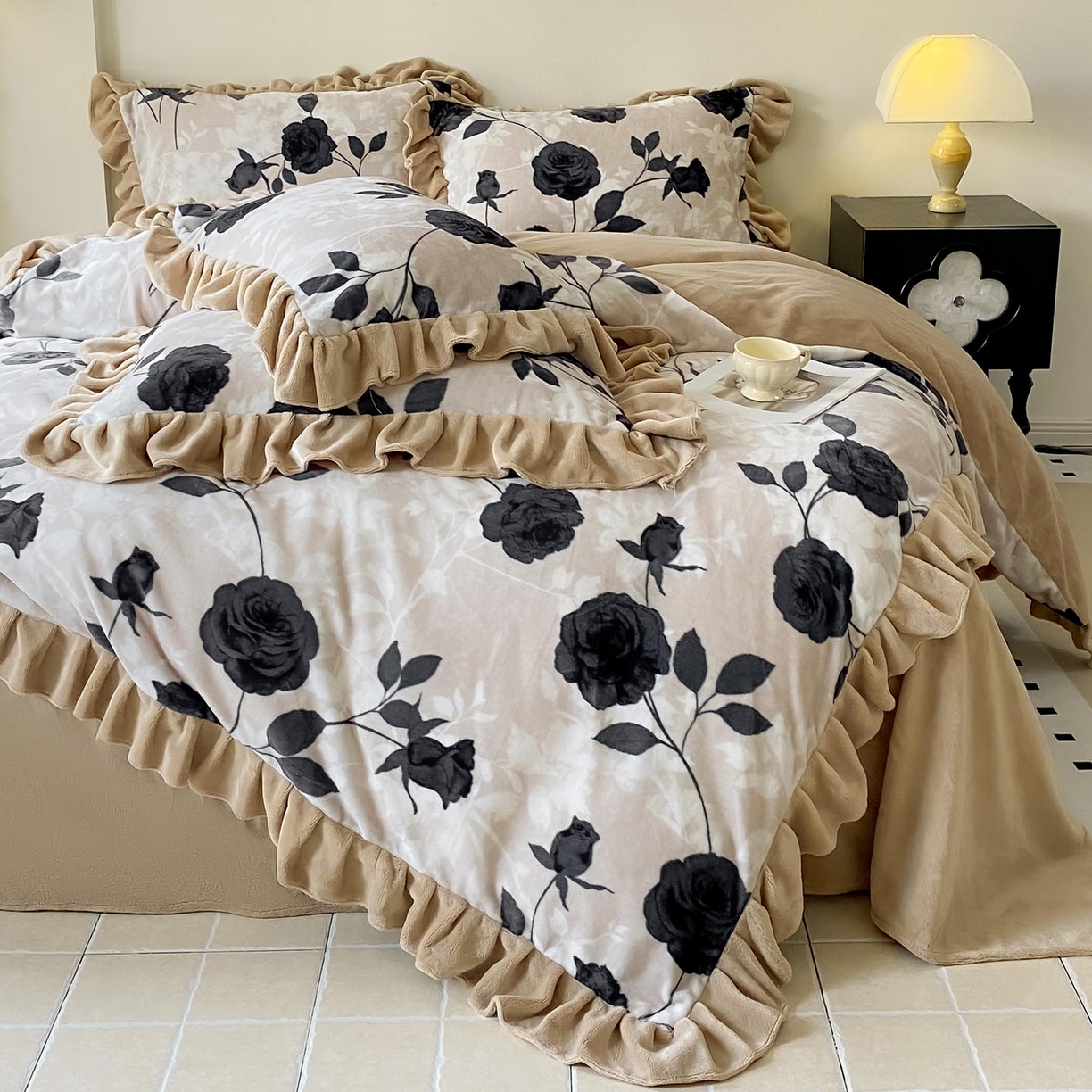 91家纺网 家纺一手货源 找家纺 （总）慕希家纺 2025新款高克重牛奶绒花边款四件套