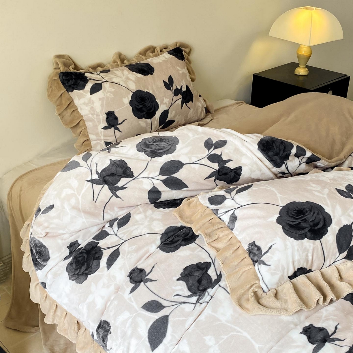 91家纺网 家纺一手货源 找家纺 （总）慕希家纺 2025新款高克重牛奶绒花边款四件套