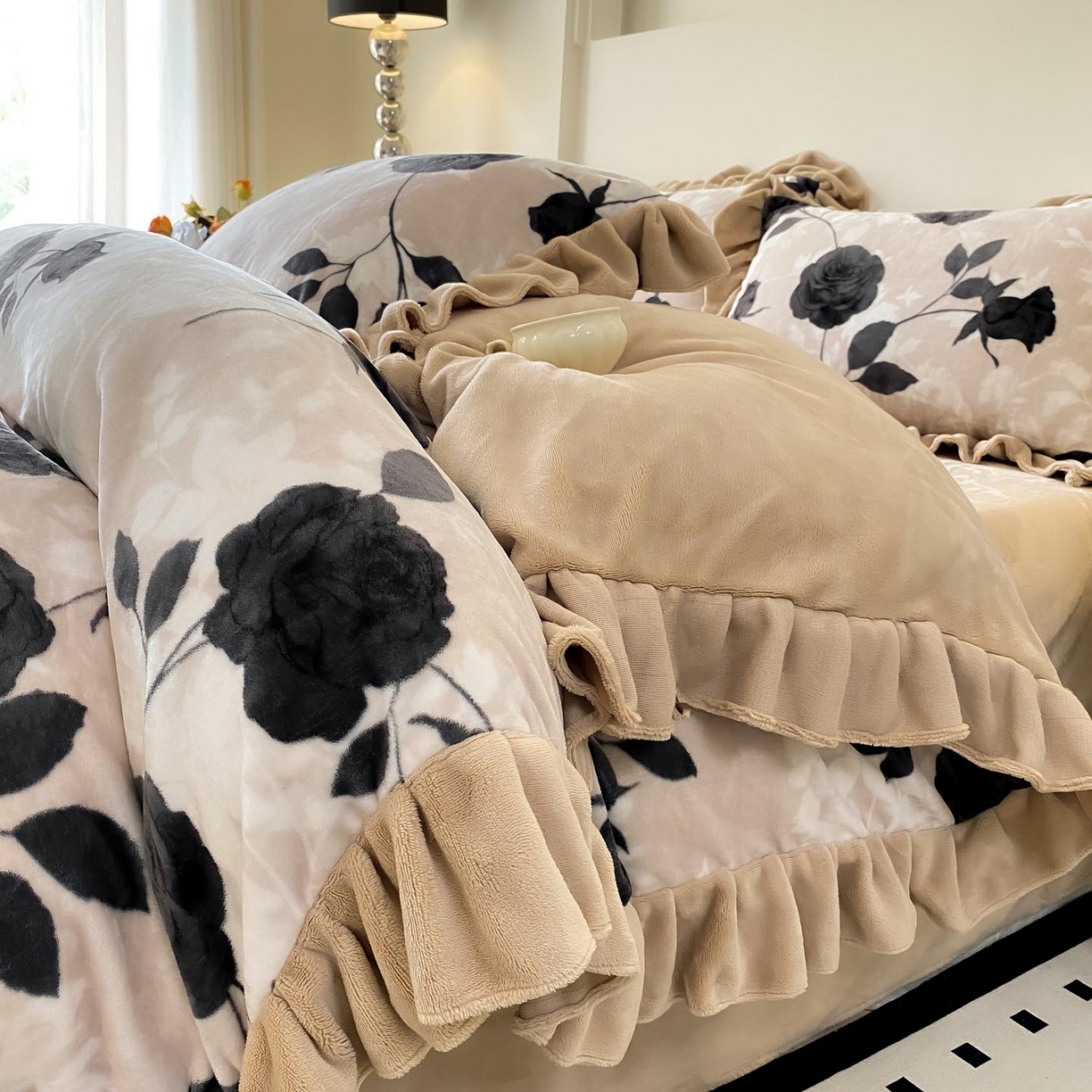 91家纺网 家纺一手货源 找家纺 （总）慕希家纺 2025新款高克重牛奶绒花边款四件套