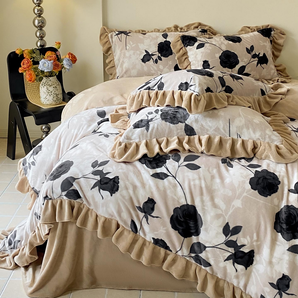 91家纺网 家纺一手货源 找家纺 慕希家纺 2025新款高克重牛奶绒花边款四件套 玫瑰之吻-咖