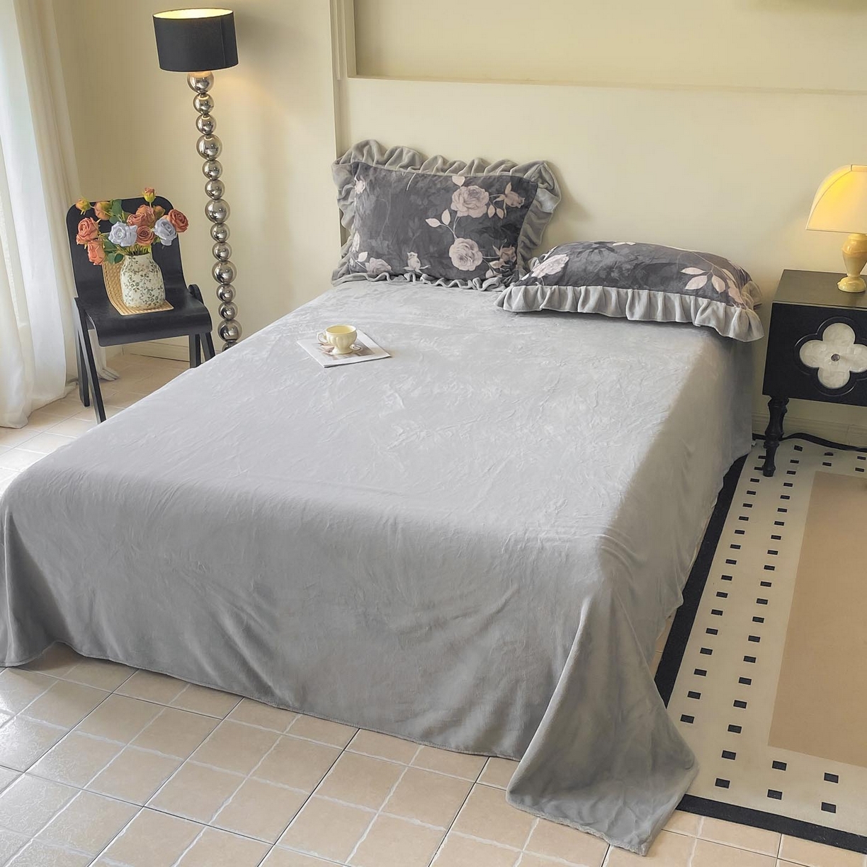 91家纺网 家纺一手货源 找家纺 慕希家纺 2025新款高克重牛奶绒花边款四件套 玫瑰之吻-米