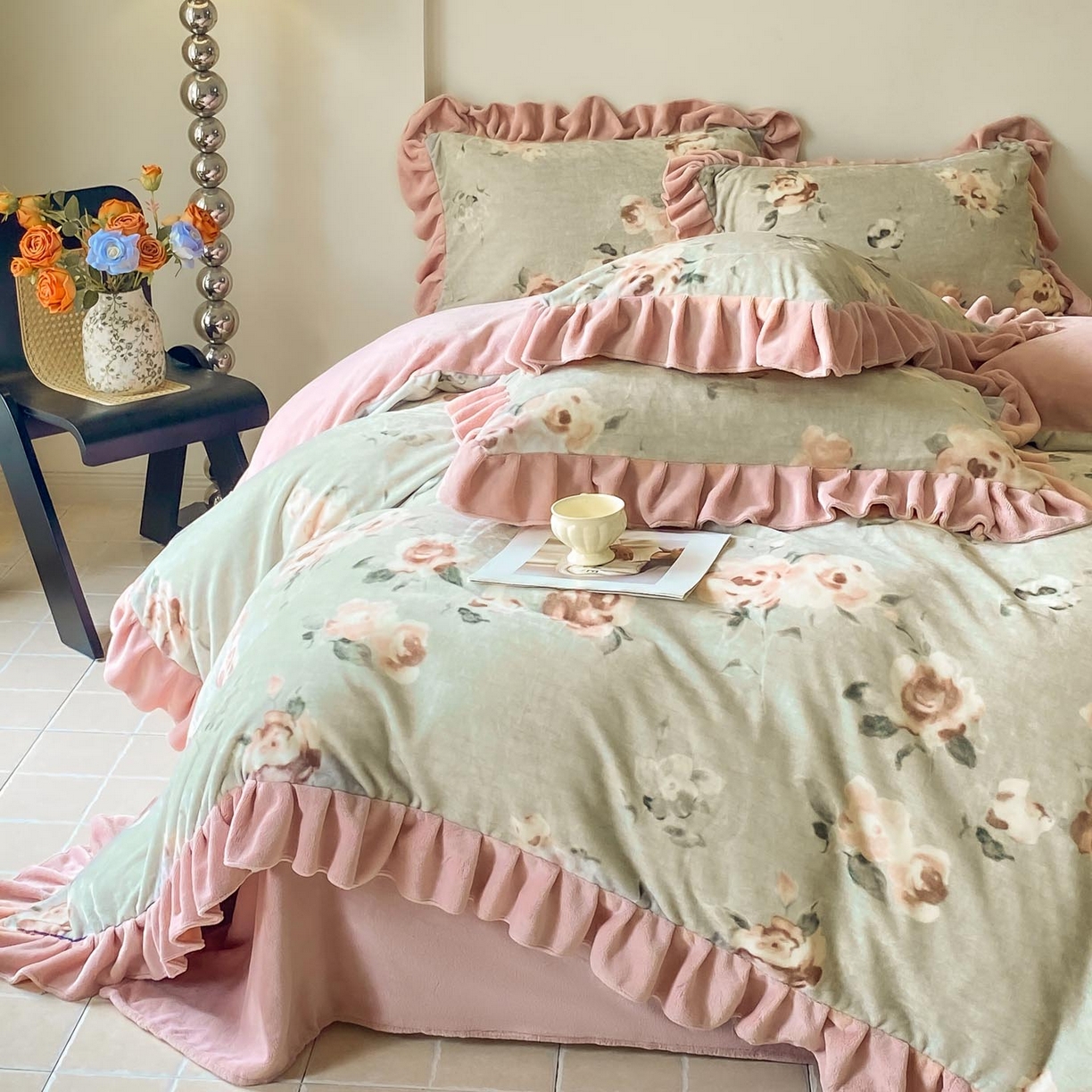 91家纺网 家纺一手货源 找家纺 慕希家纺 2025新款高克重牛奶绒花边款四件套 木棉花-绿