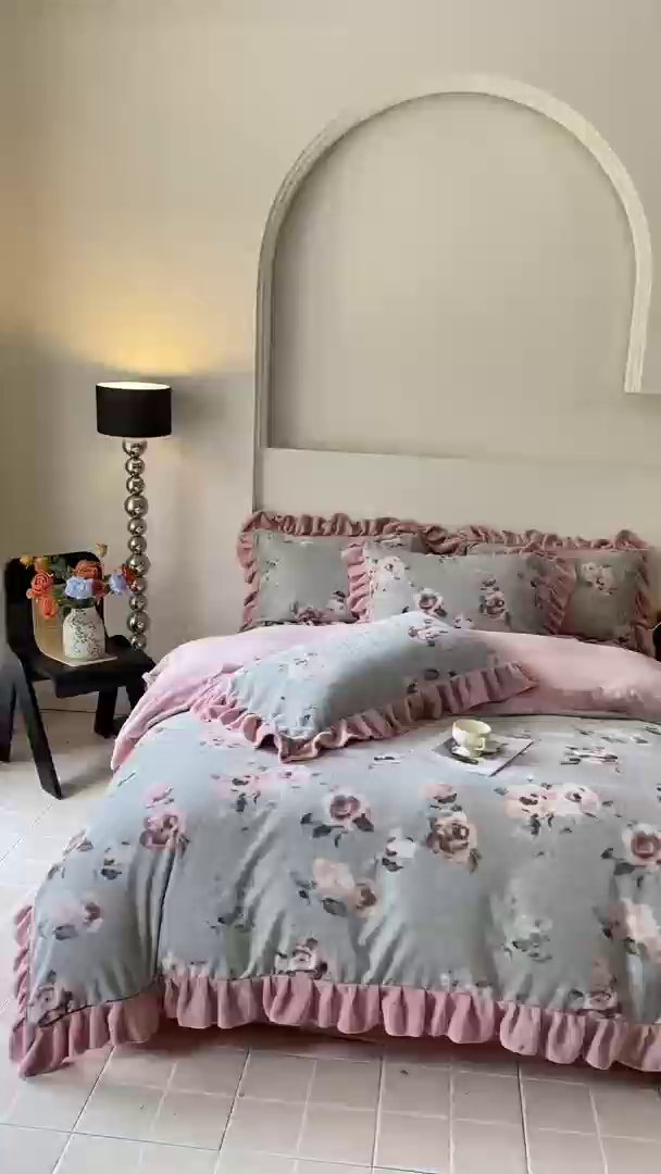 91家纺网 家纺一手货源 找家纺 慕希家纺 2025新款高克重牛奶绒花边款四件套 木棉花-绿