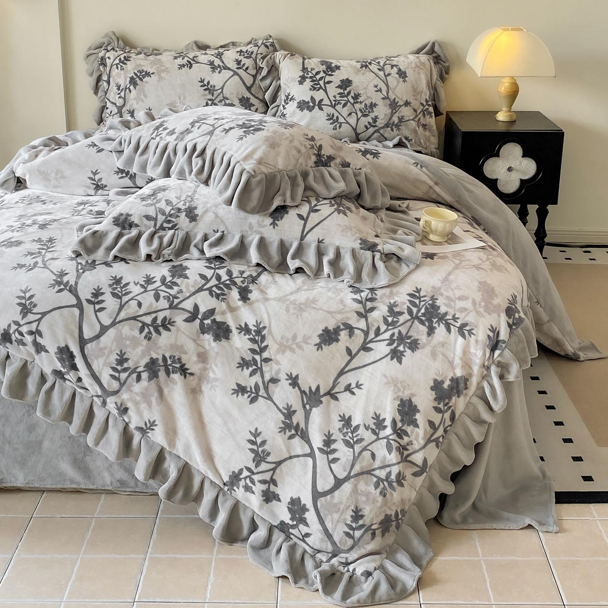 91家纺网 家纺一手货源 找家纺 慕希家纺 2025新款高克重牛奶绒花边款四件套 山奈-米