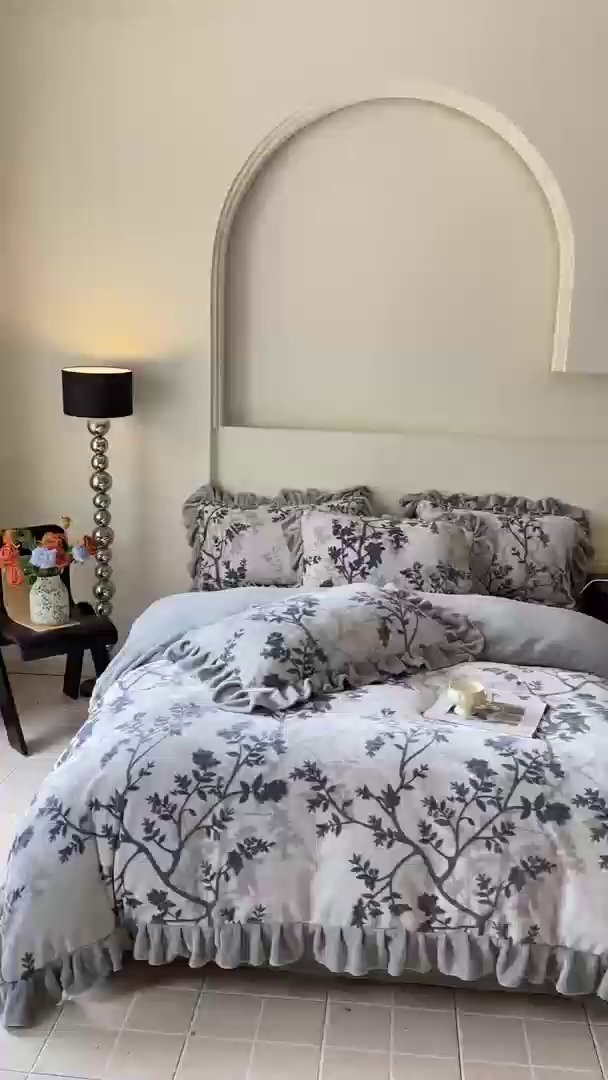 91家纺网 家纺一手货源 找家纺 慕希家纺 2025新款高克重牛奶绒花边款四件套 山奈-米