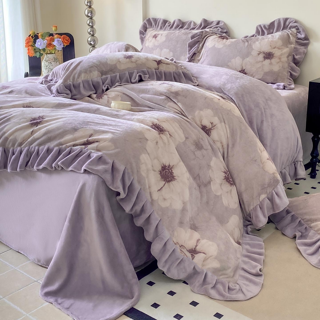 91家纺网 家纺一手货源 找家纺 慕希家纺 2025新款高克重牛奶绒花边款四件套 虞美人-紫