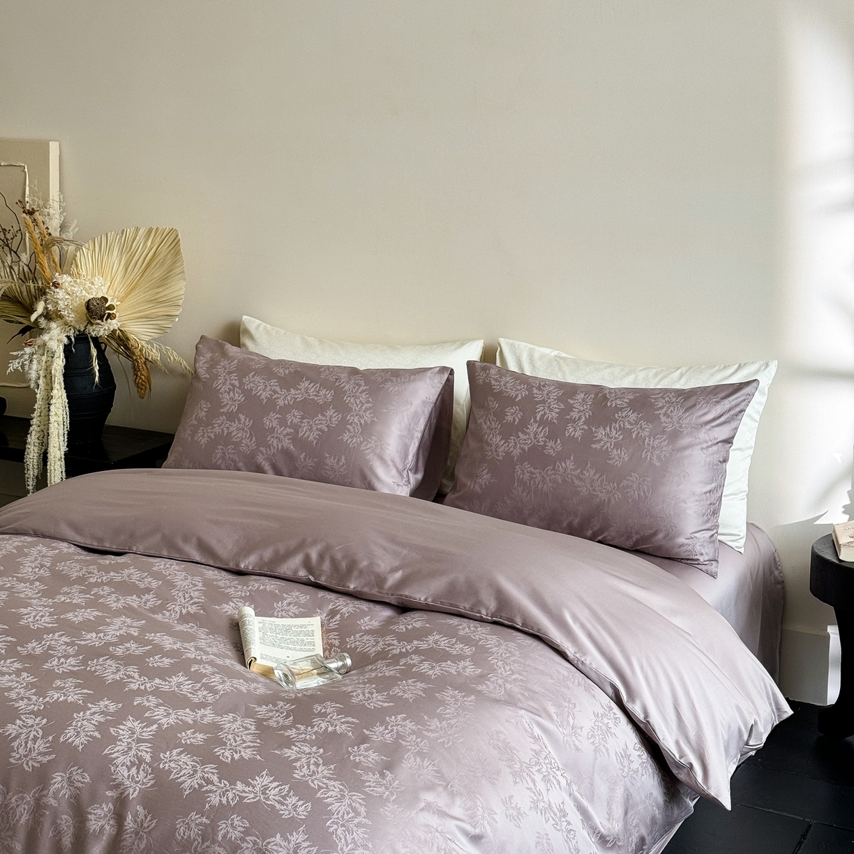 91家纺网 家纺一手货源 找家纺 （总）ONE TWO ONE 121 2025新款高支高密提花贡缎长绒棉四件套-枫染秋序（【提供买家秀】}为了各位老板们都有利润空间，平台控价券后不得低于318/338元，感谢您的配合与支持！）