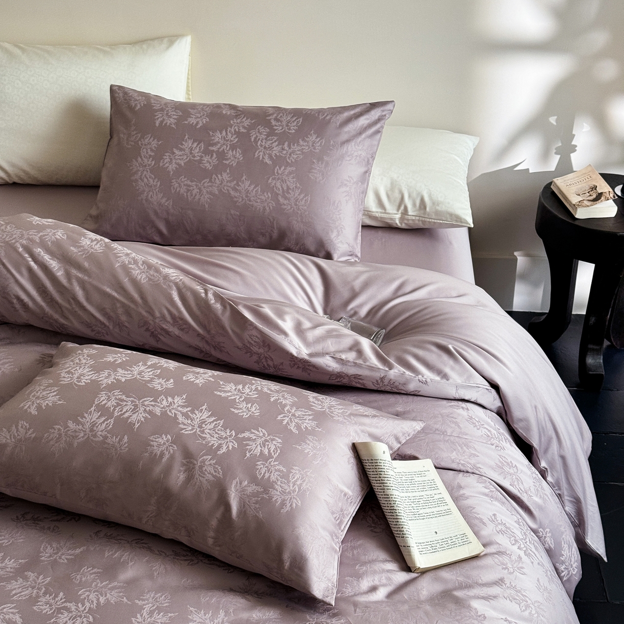 91家纺网 家纺一手货源 找家纺 （总）ONE TWO ONE 121 2025新款高支高密提花贡缎长绒棉四件套-枫染秋序（【提供买家秀】}为了各位老板们都有利润空间，平台控价券后不得低于318/338元，感谢您的配合与支持！）