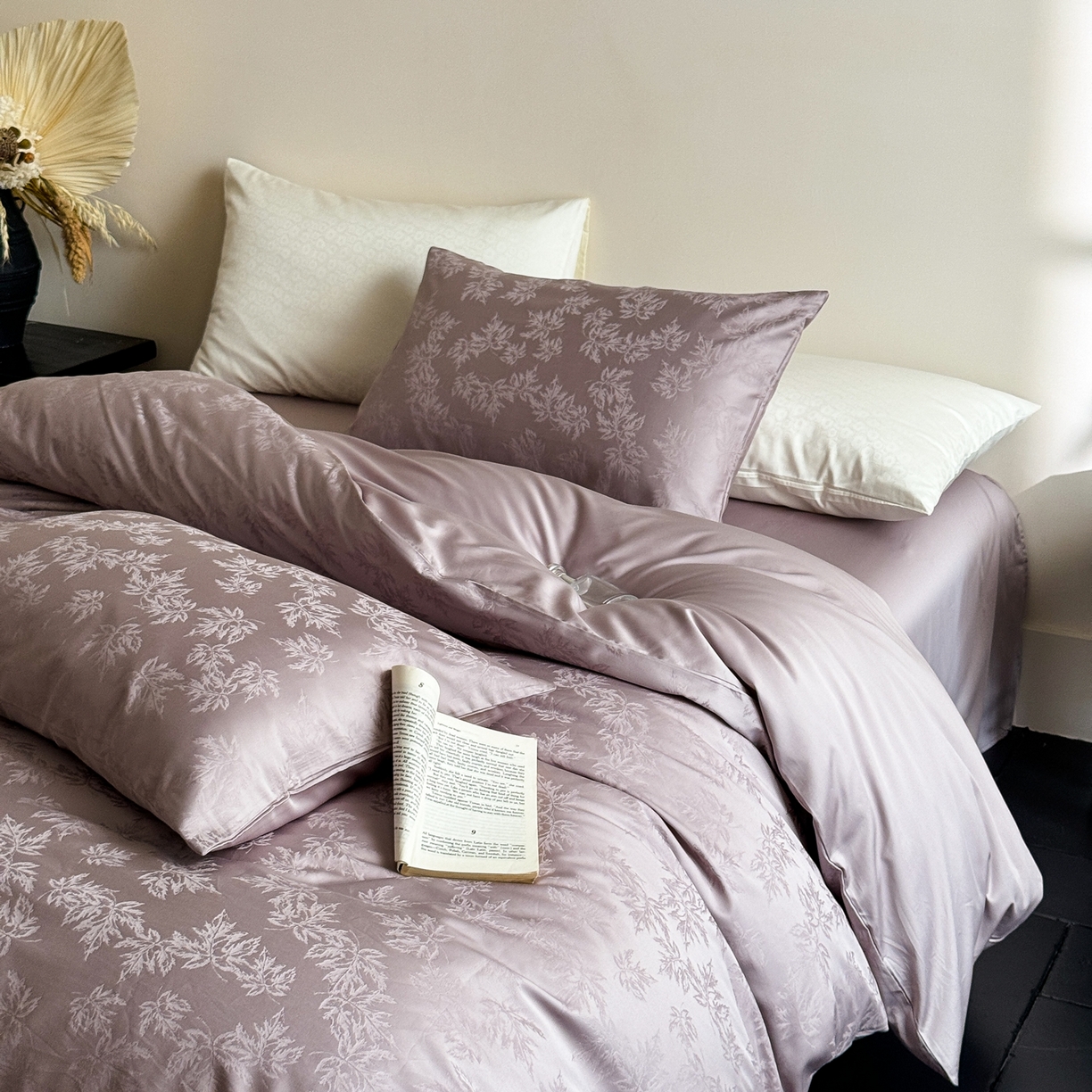 91家纺网 家纺一手货源 找家纺 （总）ONE TWO ONE 121 2025新款高支高密提花贡缎长绒棉四件套-枫染秋序（【提供买家秀】}为了各位老板们都有利润空间，平台控价券后不得低于318/338元，感谢您的配合与支持！）