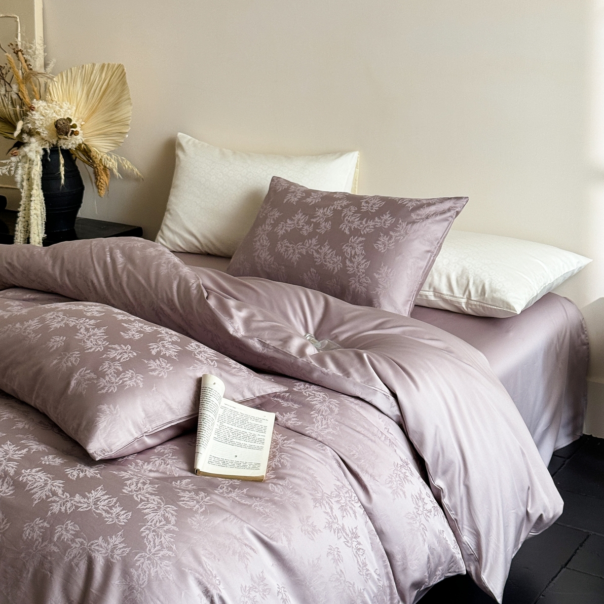 91家纺网 家纺一手货源 找家纺 （总）ONE TWO ONE 121 2025新款高支高密提花贡缎长绒棉四件套-枫染秋序（【提供买家秀】}为了各位老板们都有利润空间，平台控价券后不得低于318/338元，感谢您的配合与支持！）