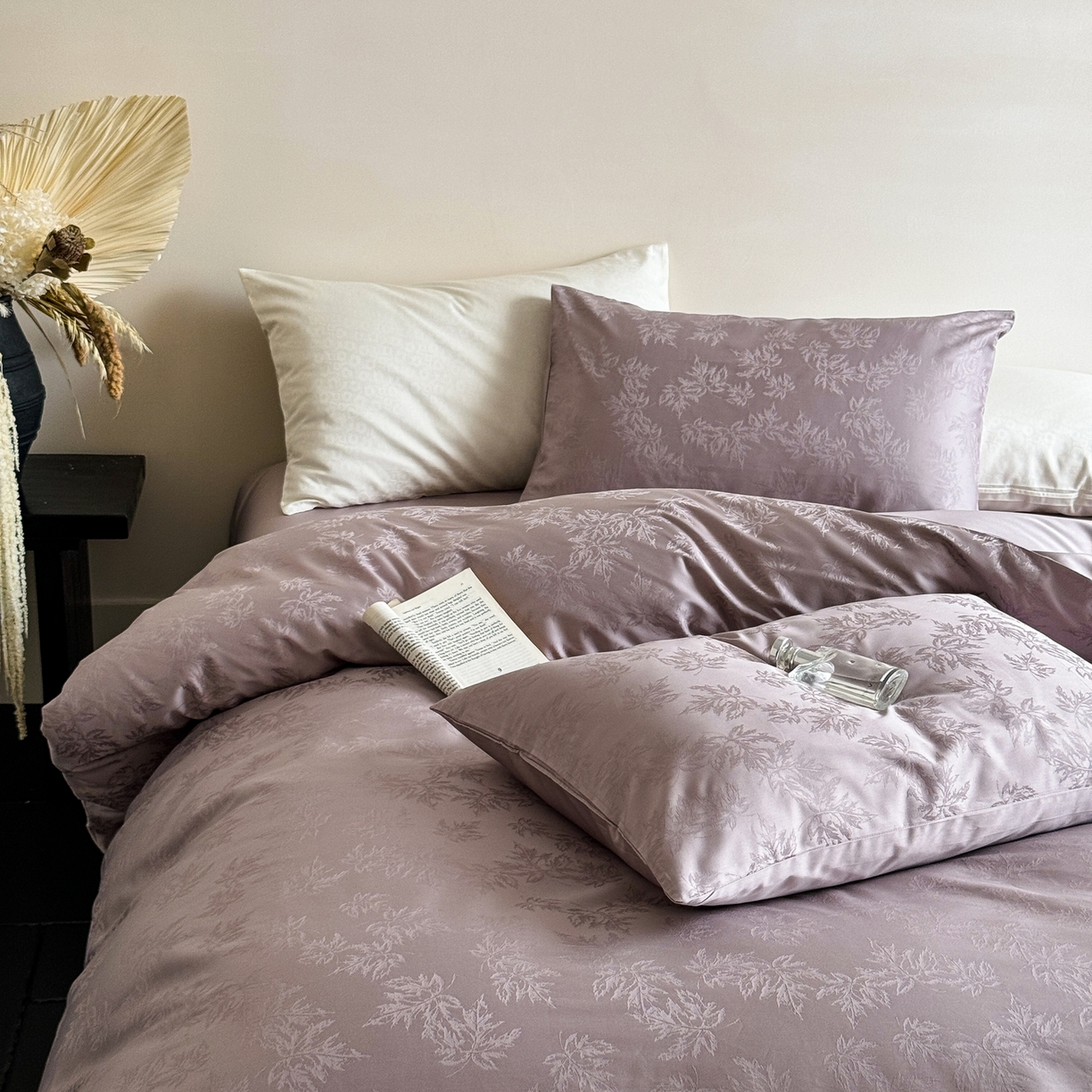 91家纺网 家纺一手货源 找家纺 （总）ONE TWO ONE 121 2025新款高支高密提花贡缎长绒棉四件套-枫染秋序（【提供买家秀】}为了各位老板们都有利润空间，平台控价券后不得低于318/338元，感谢您的配合与支持！）