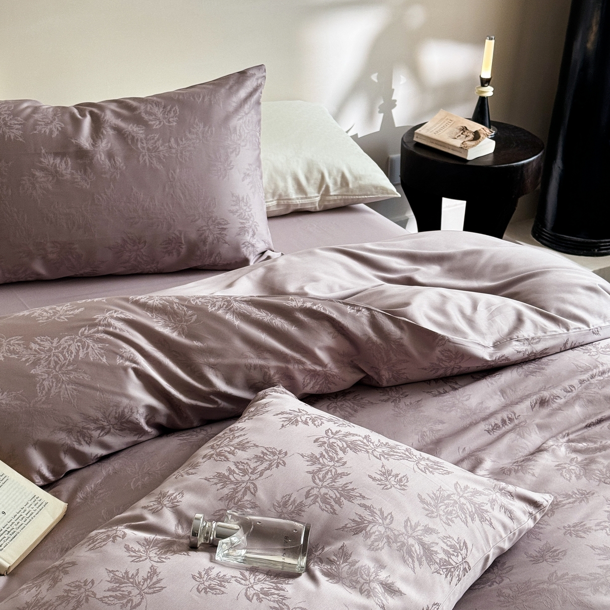 91家纺网 家纺一手货源 找家纺 （总）ONE TWO ONE 121 2025新款高支高密提花贡缎长绒棉四件套-枫染秋序（【提供买家秀】}为了各位老板们都有利润空间，平台控价券后不得低于318/338元，感谢您的配合与支持！）