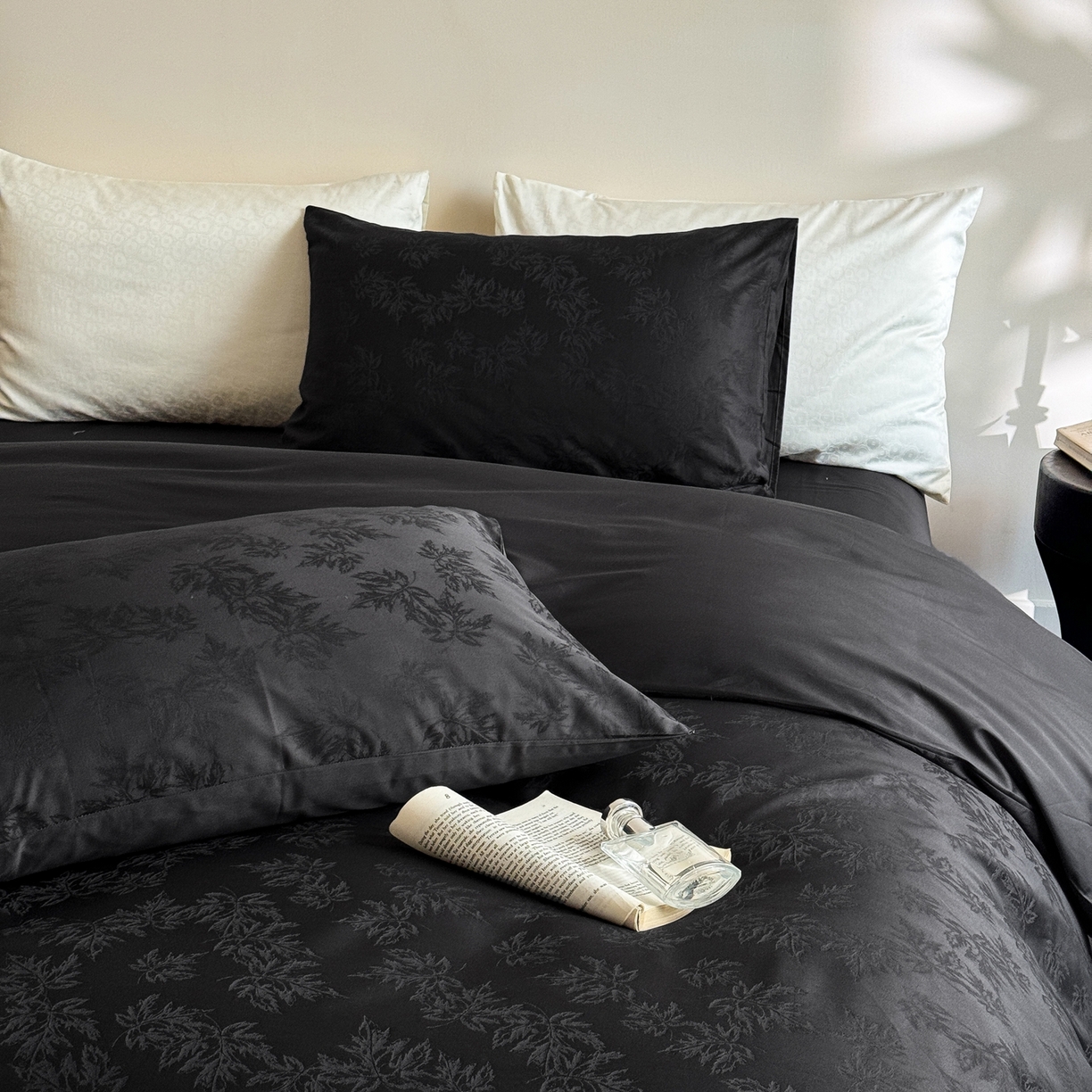 ONE TWO ONE 121 2025新款高支高密提花贡缎长绒棉四件套-枫染秋序（【提供买家秀】}为了各位老板们都有利润空间，平台控价券后不得低于318/338元，感谢您的配合与支持！） 枫染秋序-