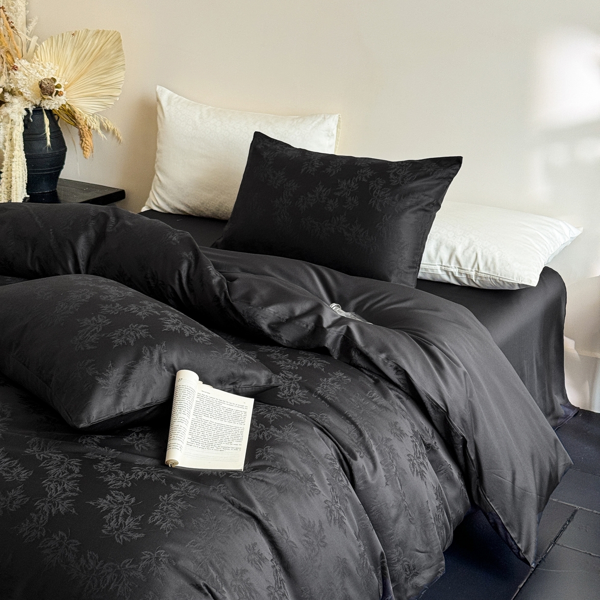 91家纺网 家纺一手货源 找家纺 ONE TWO ONE 121 2025新款高支高密提花贡缎长绒棉四件套-枫染秋序（【提供买家秀】}为了各位老板们都有利润空间，平台控价券后不得低于318/338元，感谢您的配合与支持！） 枫染秋序-