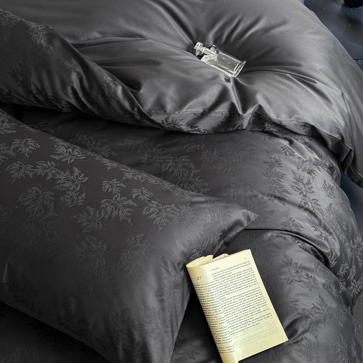 91家纺网 家纺一手货源 找家纺 ONE TWO ONE 121 2025新款高支高密提花贡缎长绒棉四件套-枫染秋序（【提供买家秀】}为了各位老板们都有利润空间，平台控价券后不得低于318/338元，感谢您的配合与支持！） 枫染秋序-