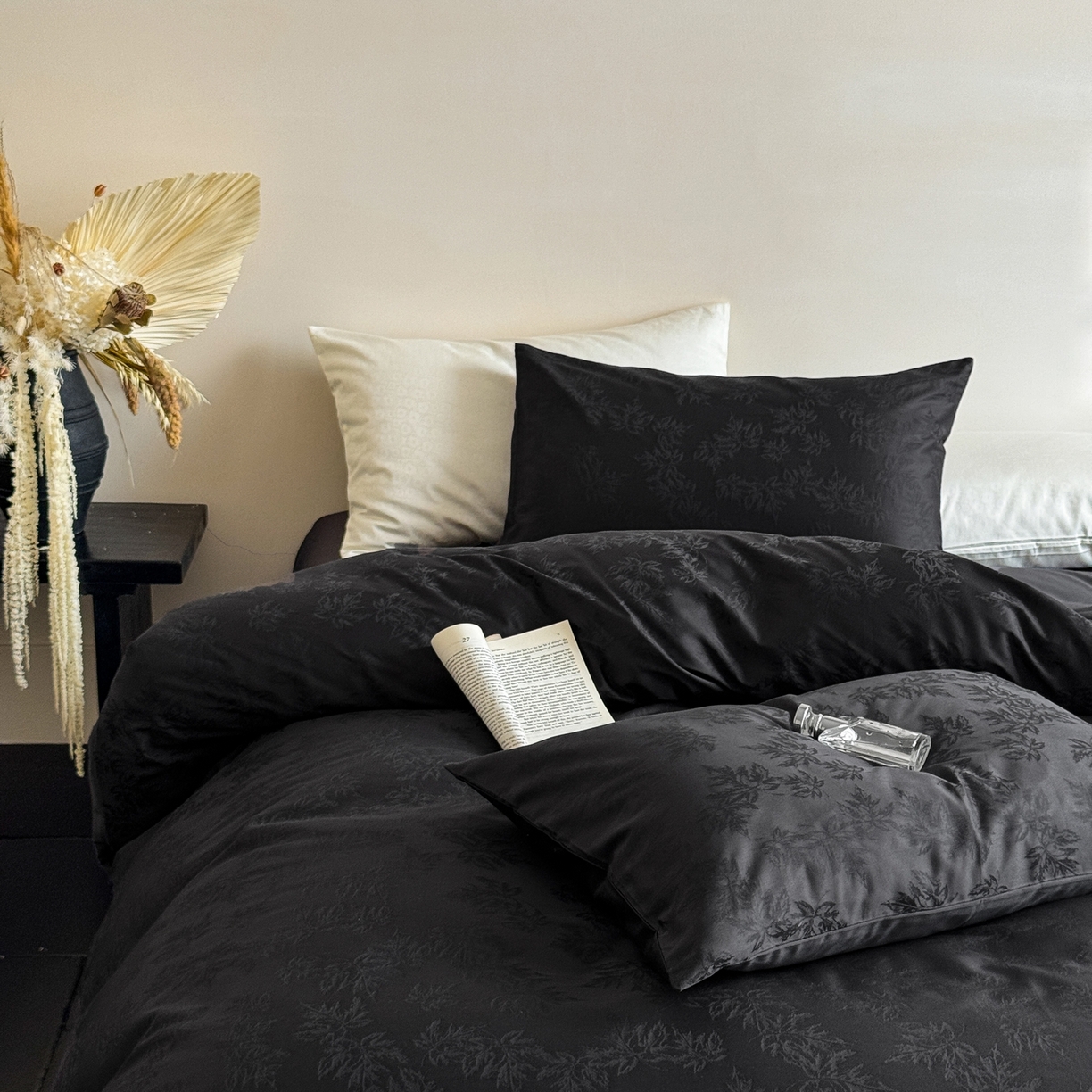 91家纺网 家纺一手货源 找家纺 ONE TWO ONE 121 2025新款高支高密提花贡缎长绒棉四件套-枫染秋序（【提供买家秀】}为了各位老板们都有利润空间，平台控价券后不得低于318/338元，感谢您的配合与支持！） 枫染秋序-