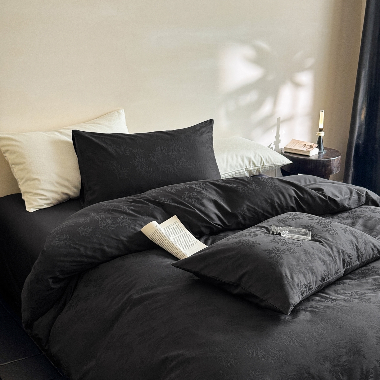 91家纺网 家纺一手货源 找家纺 ONE TWO ONE 121 2025新款高支高密提花贡缎长绒棉四件套-枫染秋序（【提供买家秀】}为了各位老板们都有利润空间，平台控价券后不得低于318/338元，感谢您的配合与支持！） 枫染秋序-