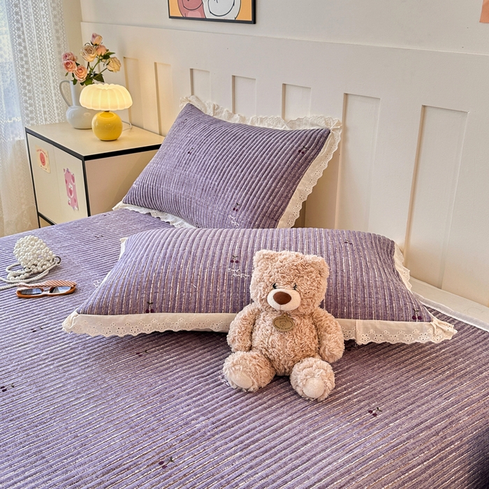 91家纺网 家纺一手货源 找家纺 岚吉家纺 2026新款云朵棉床盖三件套 紫色樱桃