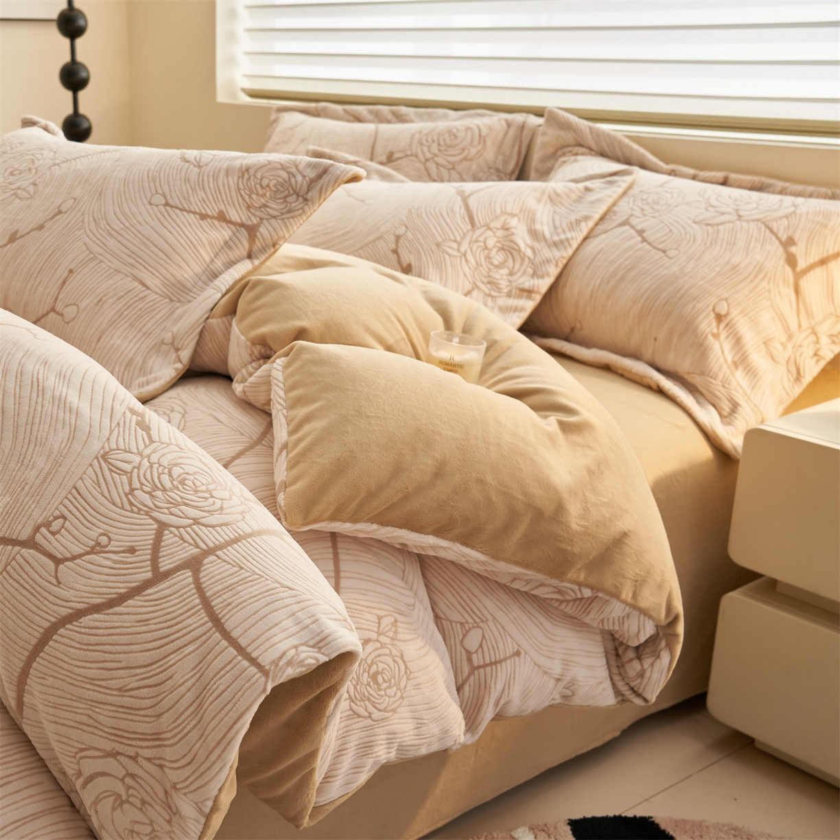 91家纺网 家纺一手货源 找家纺 恒爱家纺 2025新款牛奶绒立体剪花四件套 出水芙蓉-浅咖