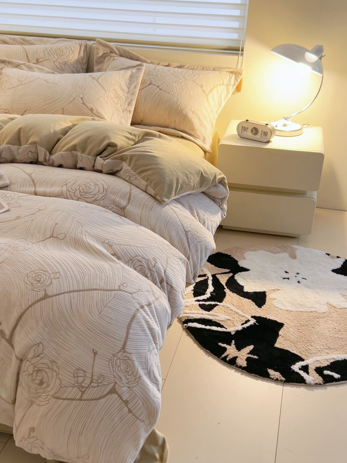 91家纺网 家纺一手货源 找家纺 恒爱家纺 2025新款牛奶绒立体剪花四件套 出水芙蓉-浅咖