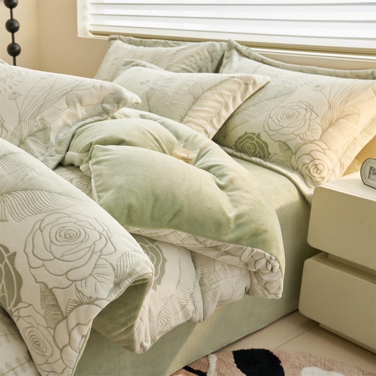 91家纺网 家纺一手货源 找家纺 恒爱家纺 2025新款牛奶绒立体剪花四件套 出水芙蓉-浅绿