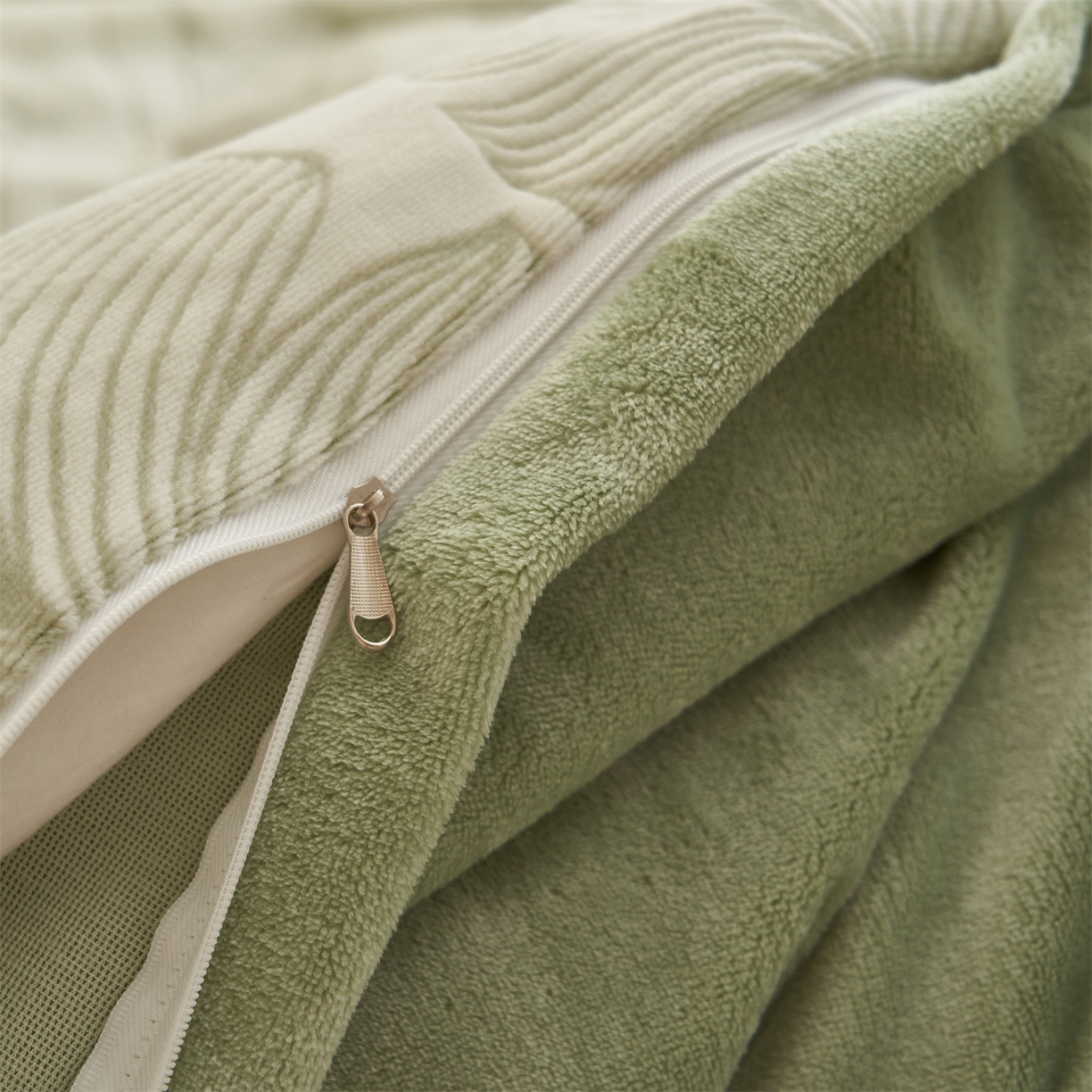 91家纺网 家纺一手货源 找家纺 恒爱家纺 2025新款牛奶绒立体剪花四件套 出水芙蓉-浅绿