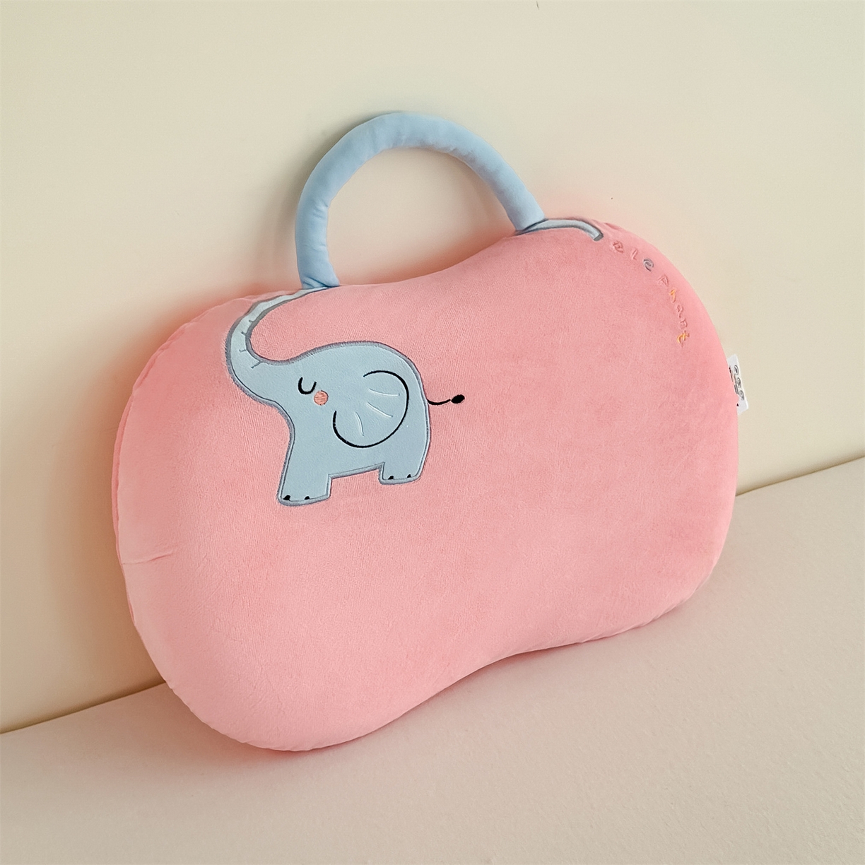 91家纺网 家纺一手货源 找家纺 （总）麦肯锡 2025新款暖绒大象手提猫肚枕枕头枕芯单枕芯