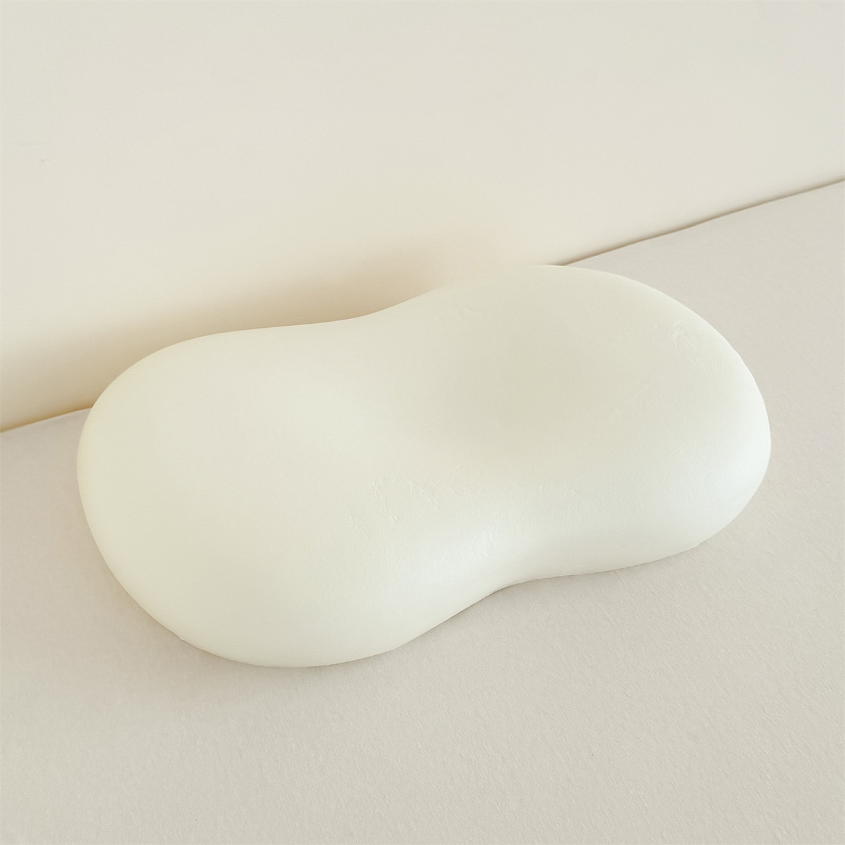 91家纺网 家纺一手货源 找家纺 麦肯锡 2025新款暖绒大象手提猫肚枕枕头枕芯单枕芯 灰色