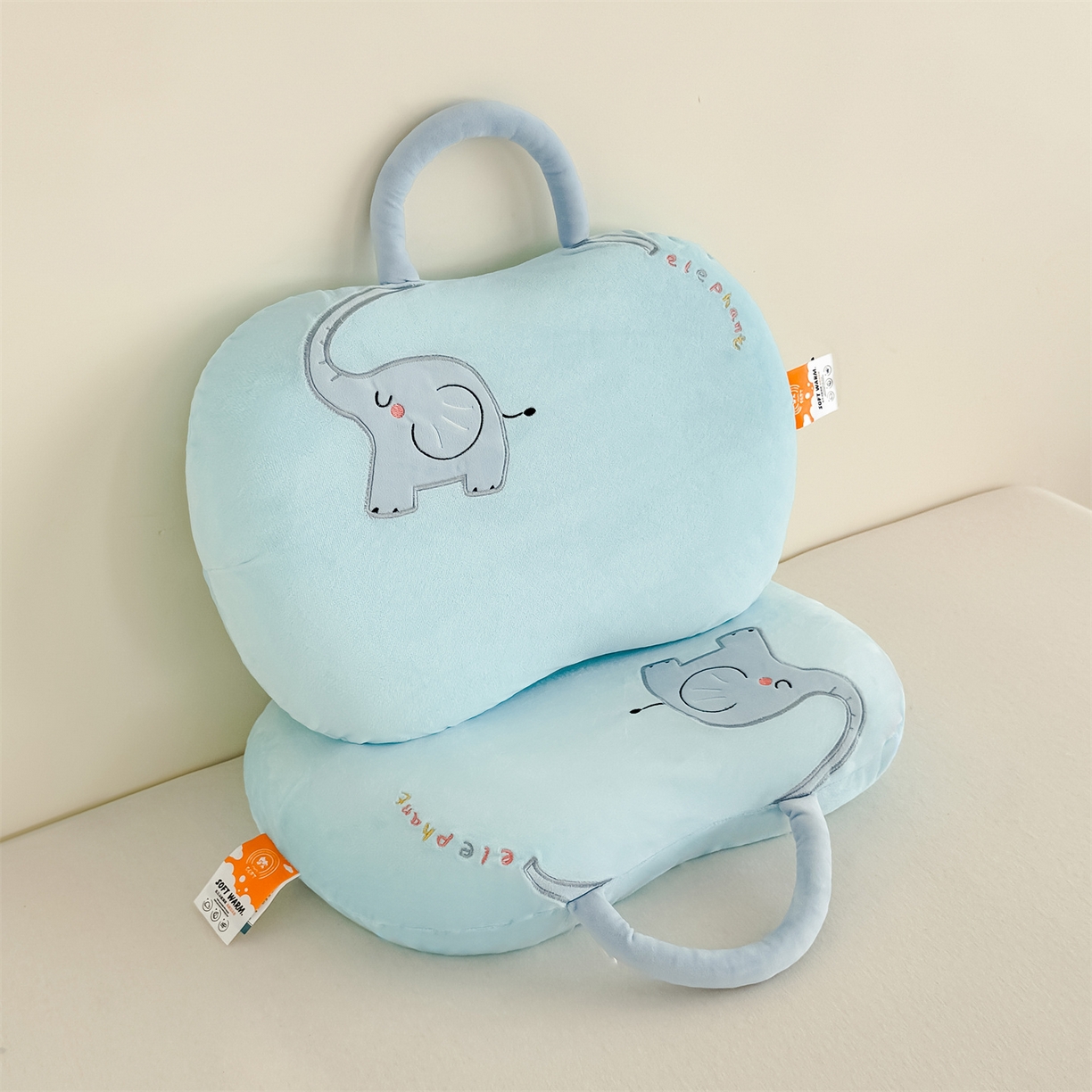 91家纺网 家纺一手货源 找家纺 麦肯锡 2025新款暖绒大象手提猫肚枕枕头枕芯单枕芯 蓝色