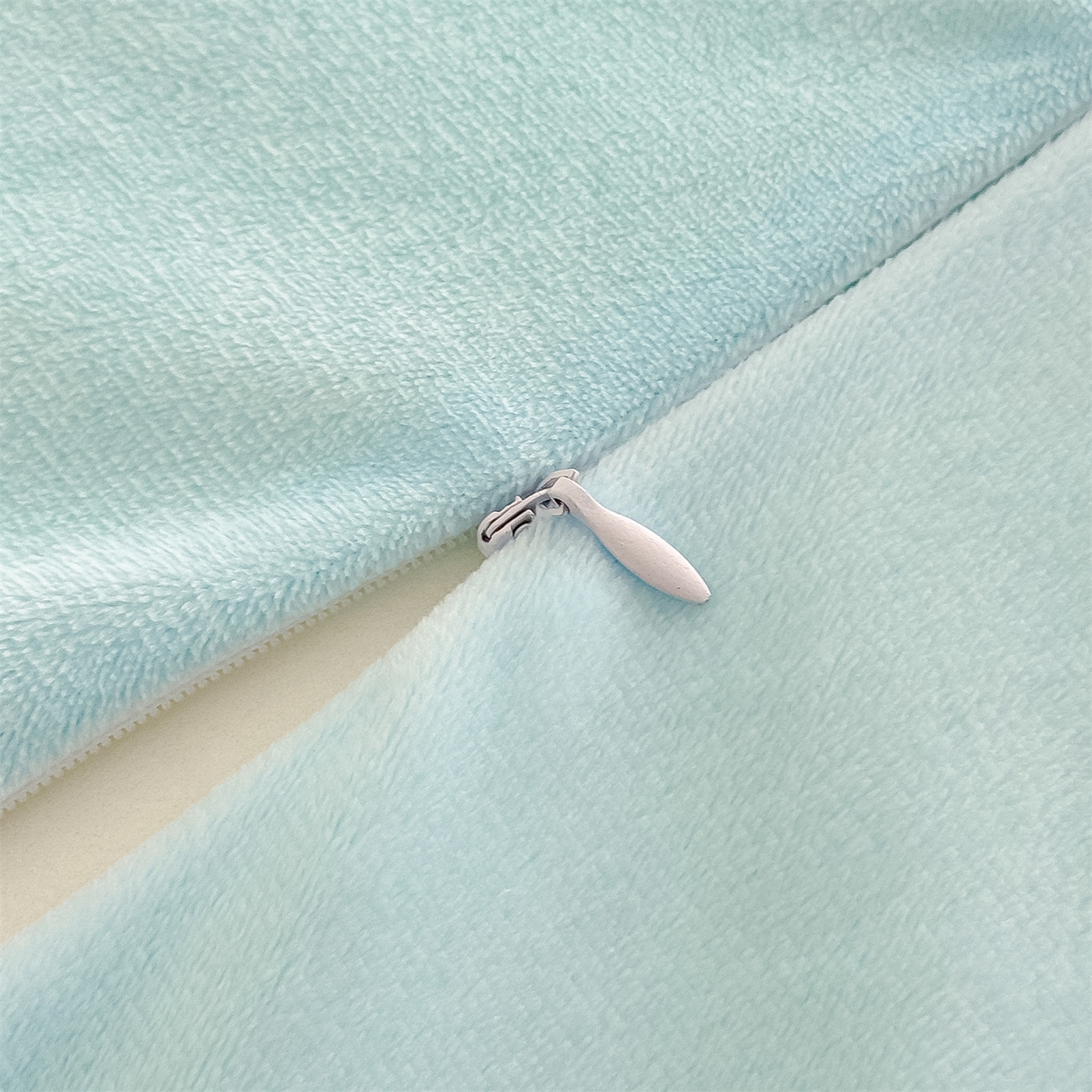 91家纺网 家纺一手货源 找家纺 麦肯锡 2025新款暖绒大象手提猫肚枕枕头枕芯单枕芯 蓝色