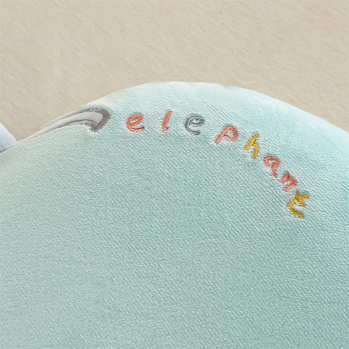 91家纺网 家纺一手货源 找家纺 麦肯锡 2025新款暖绒大象手提猫肚枕枕头枕芯单枕芯 蓝色