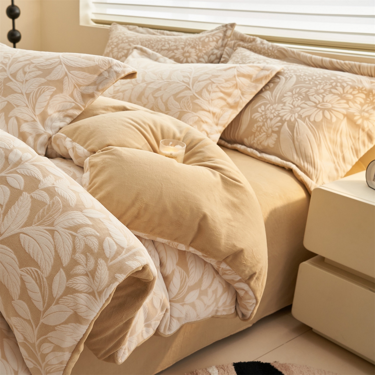 91家纺网 家纺一手货源 找家纺 恒爱家纺 2025新款牛奶绒立体剪花四件套 春和蜜叶-浅咖