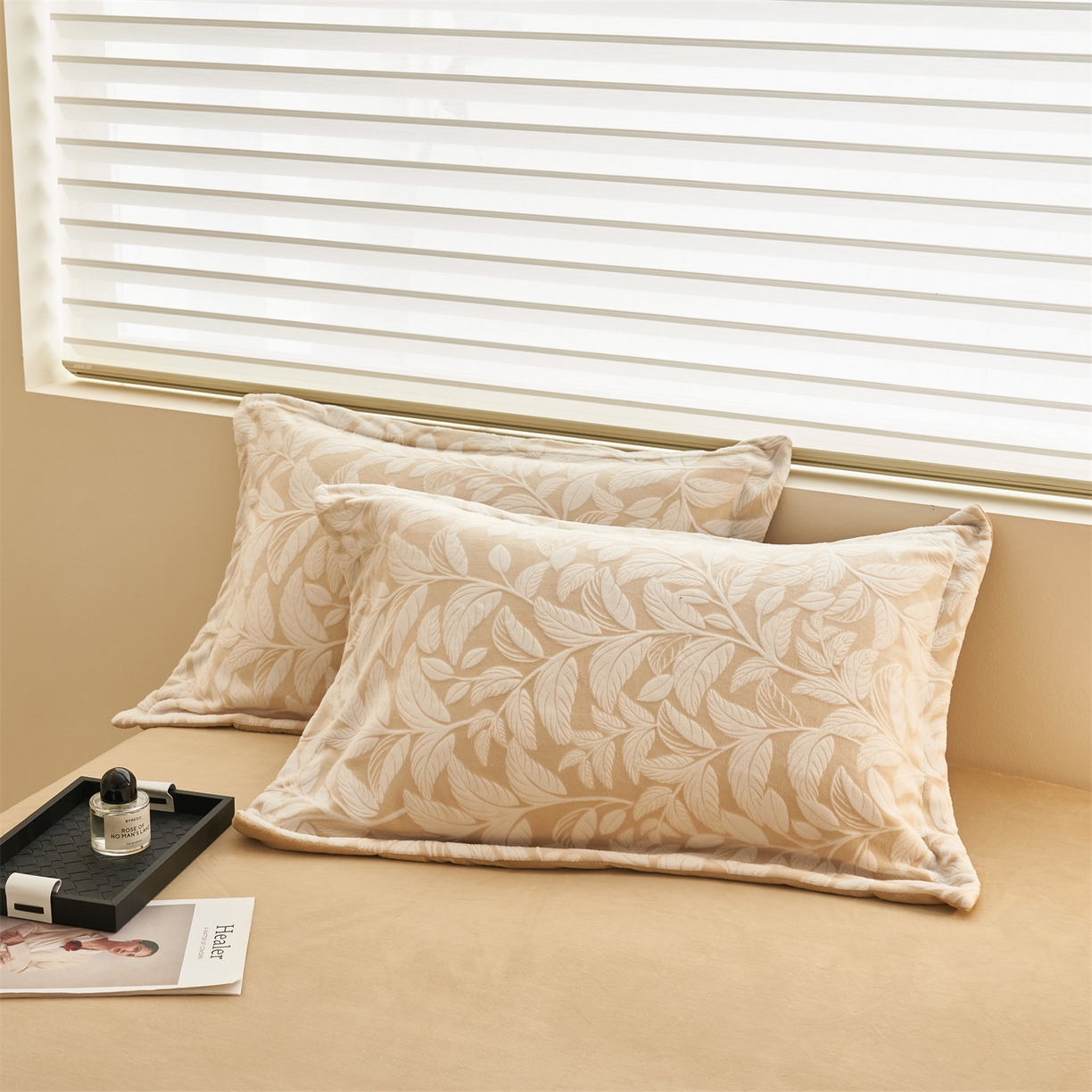 91家纺网 家纺一手货源 找家纺 恒爱家纺 2025新款牛奶绒立体剪花四件套 春和蜜叶-浅咖