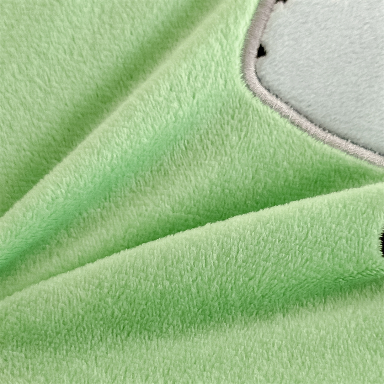 91家纺网 家纺一手货源 找家纺 麦肯锡 2025新款暖绒大象手提猫肚枕枕头枕芯单枕芯 绿色