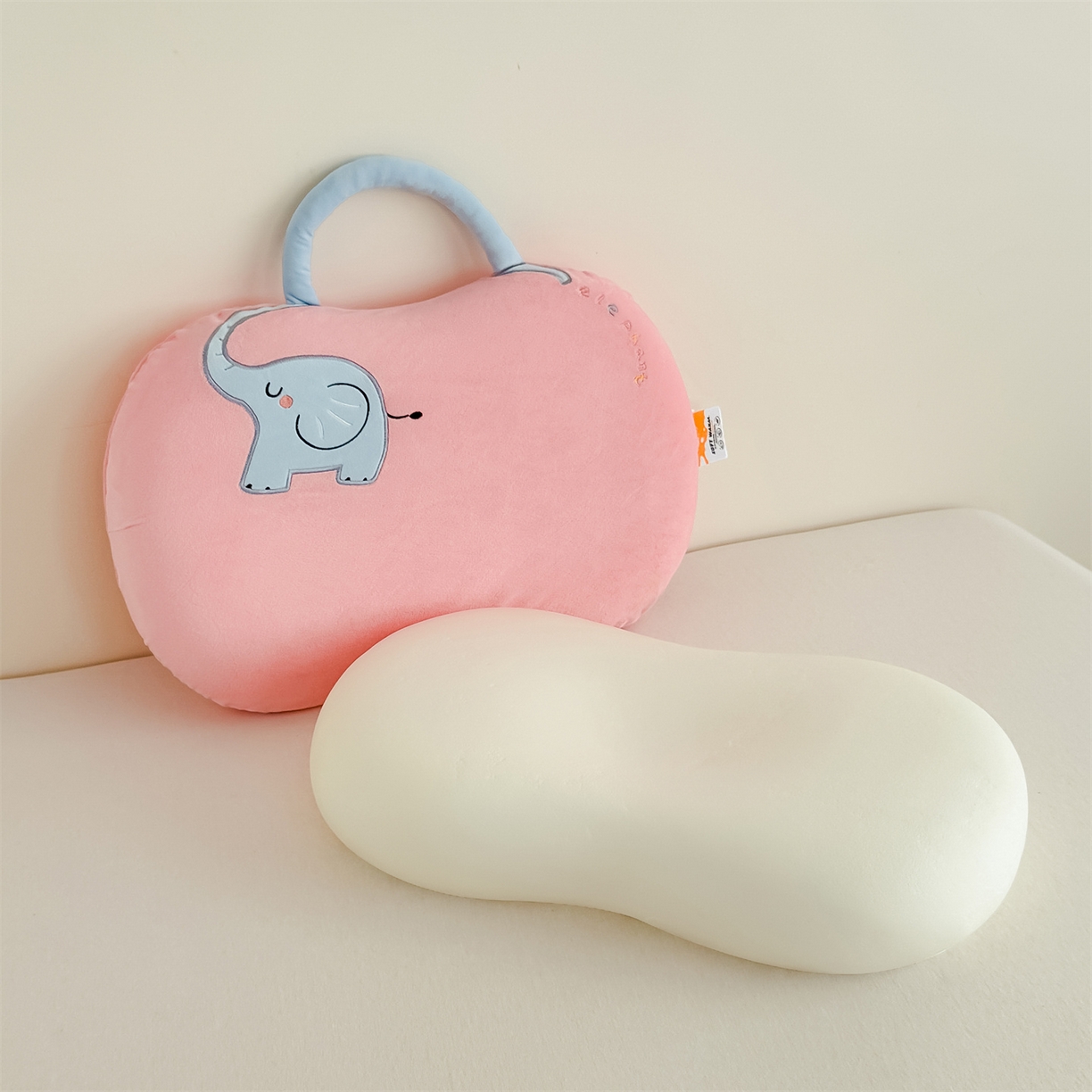 91家纺网 家纺一手货源 找家纺 麦肯锡 2025新款暖绒大象手提猫肚枕枕头枕芯单枕芯 粉色