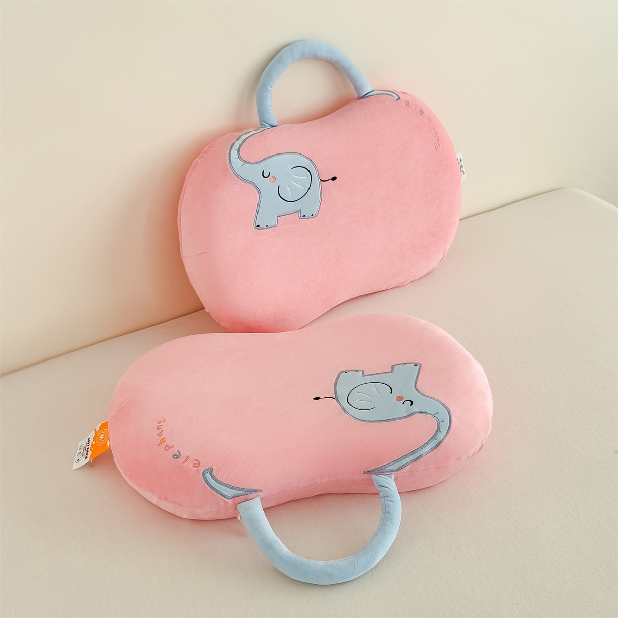 91家纺网 家纺一手货源 找家纺 麦肯锡 2025新款暖绒大象手提猫肚枕枕头枕芯单枕芯 粉色