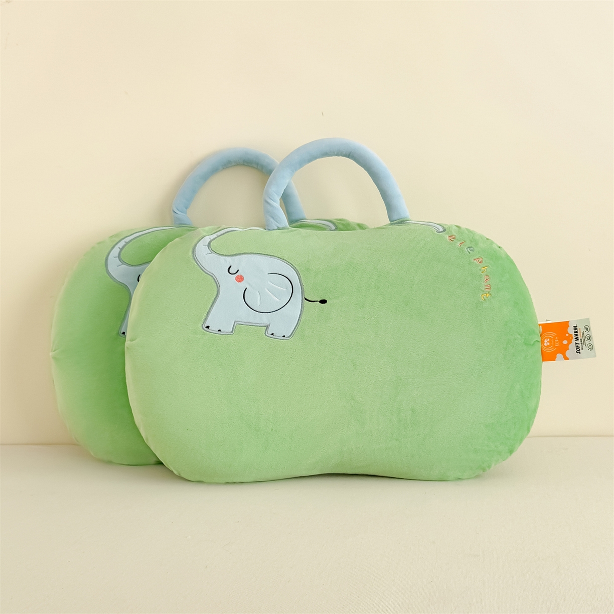 91家纺网 家纺一手货源 找家纺 麦肯锡 2025新款暖绒大象手提猫肚枕枕头枕芯单枕芯 绿色