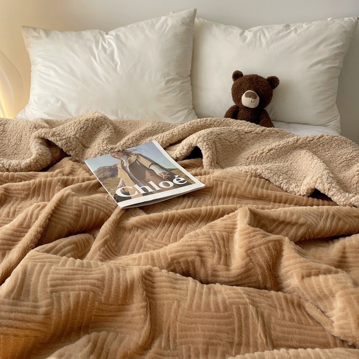 91家纺网 家纺一手货源 找家纺 顾里家纺 2025新款韩系提花兔毛绒毯毛毯毯子 焦糖咖