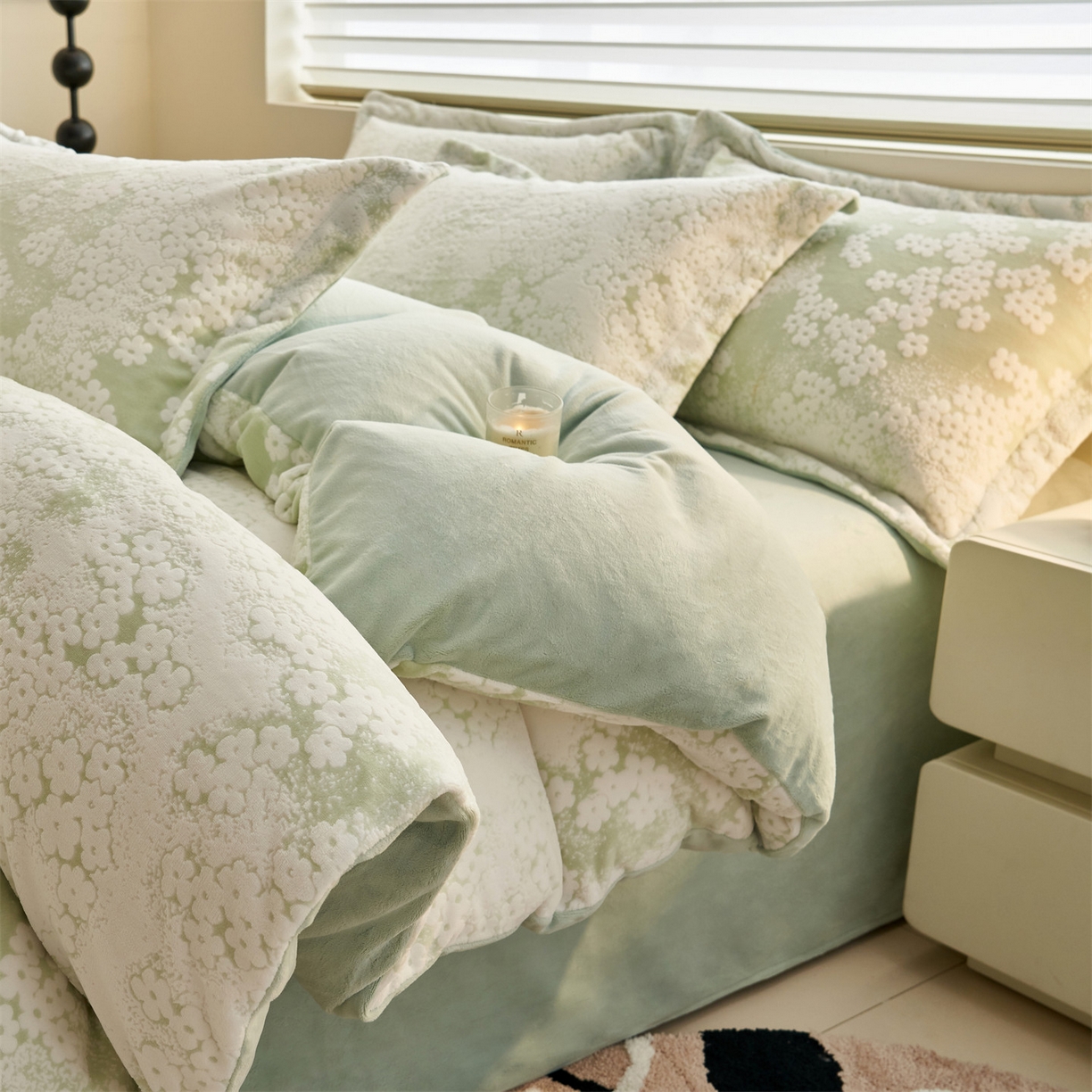 91家纺网 家纺一手货源 找家纺 恒爱家纺 2025新款牛奶绒立体剪花四件套 春景小花-绿