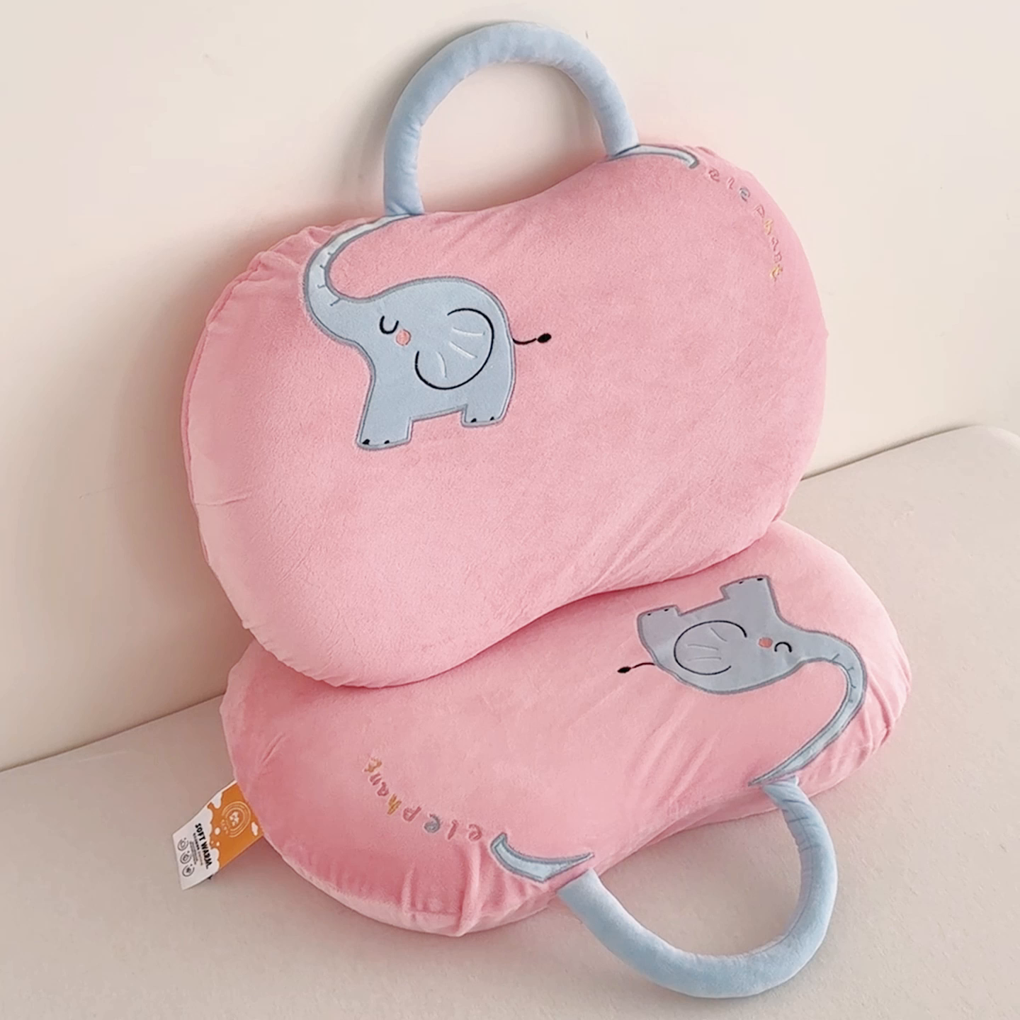 91家纺网 家纺一手货源 找家纺 麦肯锡 2025新款暖绒大象手提猫肚枕枕头枕芯单枕芯 粉色