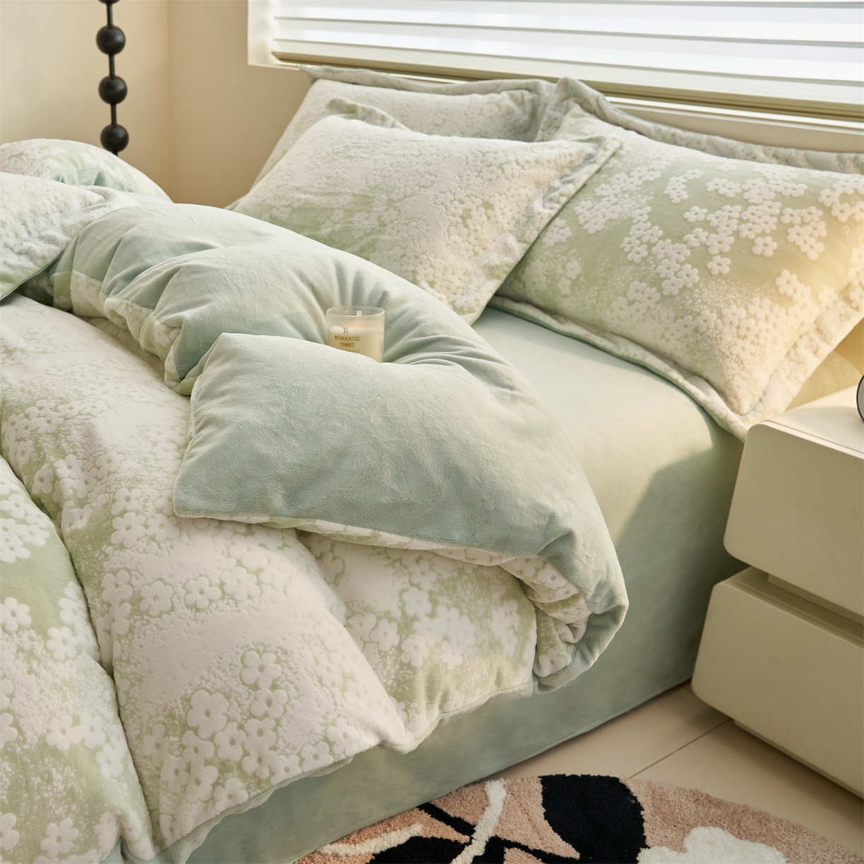 91家纺网 家纺一手货源 找家纺 恒爱家纺 2025新款牛奶绒立体剪花四件套 春景小花-绿