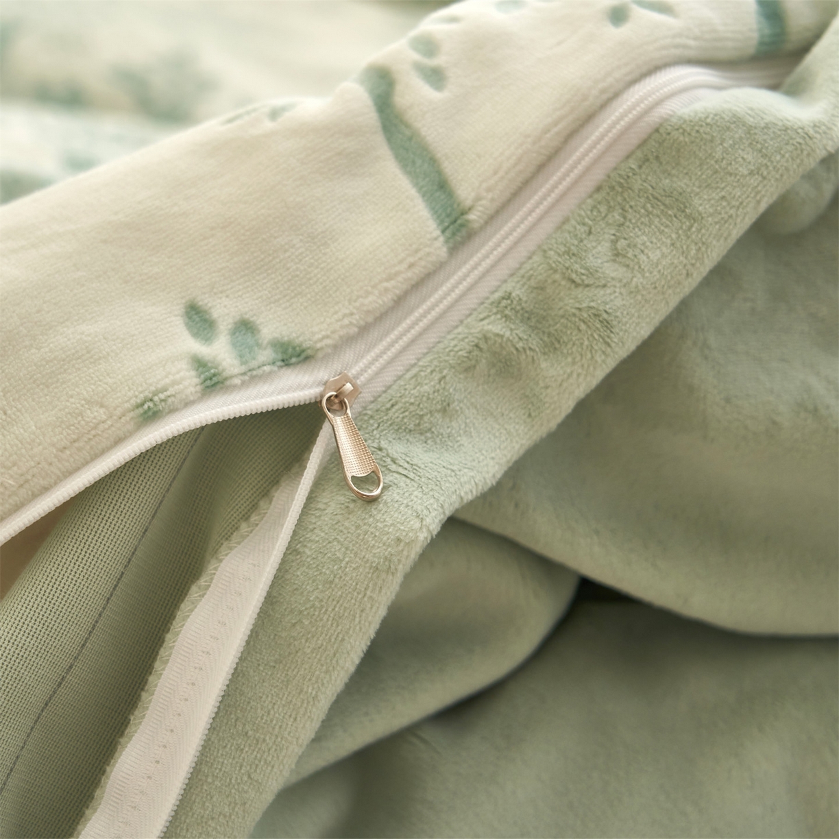 91家纺网 家纺一手货源 找家纺 恒爱家纺 2025新款牛奶绒立体剪花四件套 丛林风韵