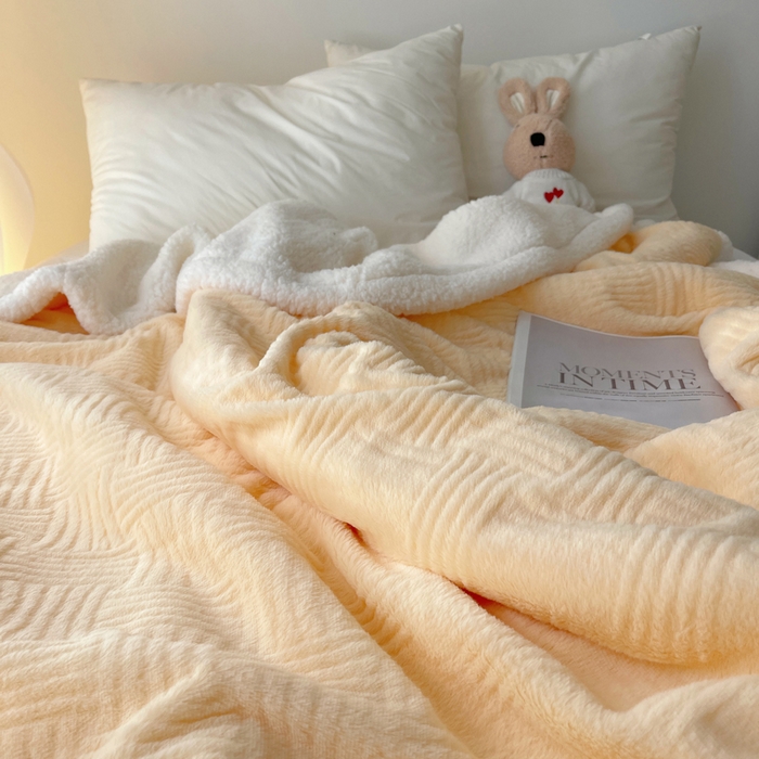 91家纺网 家纺一手货源 找家纺 顾里家纺 2025新款韩系提花兔毛绒毯毛毯毯子 奶油黄