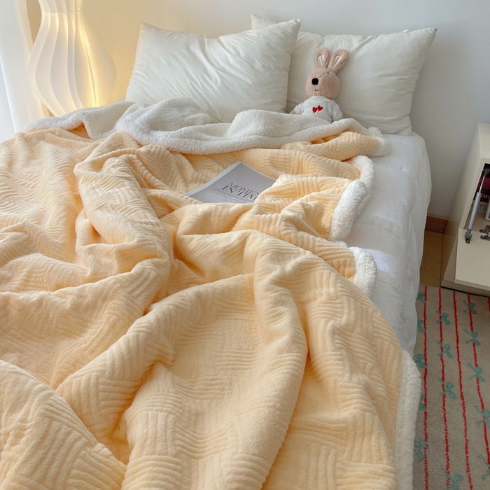 91家纺网 家纺一手货源 找家纺 顾里家纺 2025新款韩系提花兔毛绒毯毛毯毯子 奶油黄